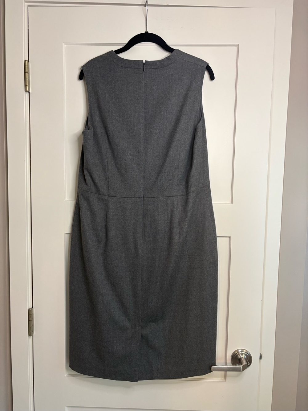 Talbots Sleeveless V-Neck Grey Sheath Dress - Italian Wool - Size 14 - Picture 3 of 14